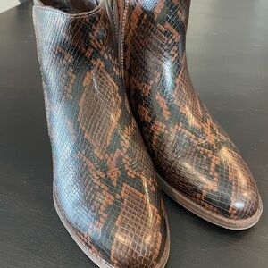 Soul by Naturalizer Zaylee Block Heel Brown Snake Print Ankle Boots Size 8.5